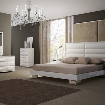 Daniella Contemporary 5 PC Bedroom Set