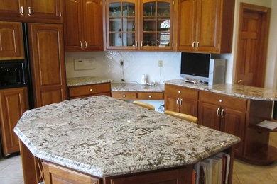 Kitchen - traditional kitchen idea in Philadelphia