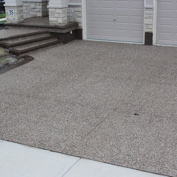 EXPOSED AGGREGATE WITH STAMPED BORDERS