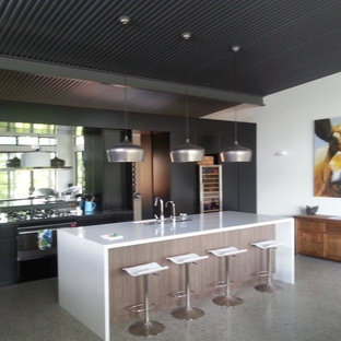 Traditional Queenslander blending with today's modern living