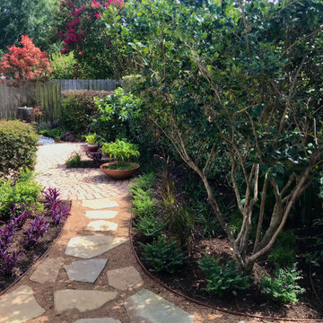 Garden Oasis: Serene Waters, Circular Delights, and Natural Paths in Houston