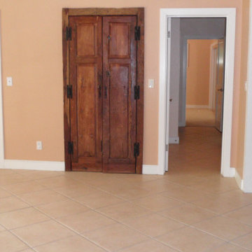 Miscellaneous interiors. Bathrooms, a kitchen and dining room, a fireplace
