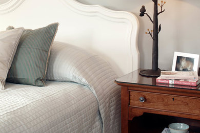 Bedroom - traditional bedroom idea in New York