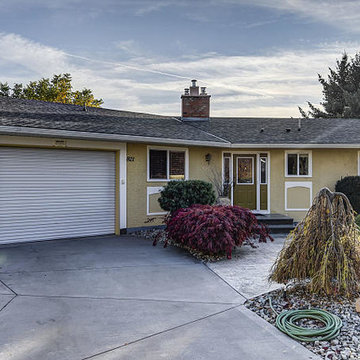 Residential roll up garage doors