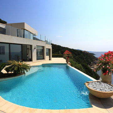 Piscine à débordement