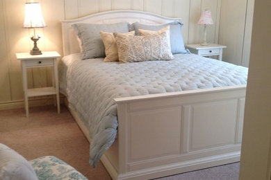 Inspiration for a mid-sized shabby-chic style guest carpeted bedroom remodel in Toronto with white walls