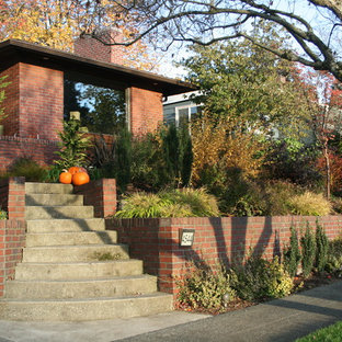 Sloped Front Yard | Houzz