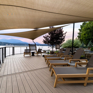 Prominent Lakeside Retreat