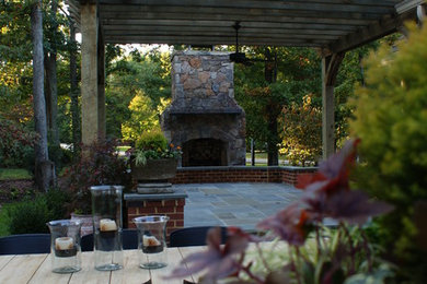 Example of a classic patio design in Richmond