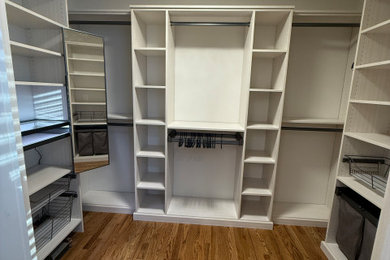 Example of a transitional closet design in Boston