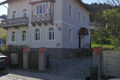 Esempio della facciata di una casa grigia scandinava