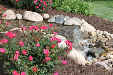 Design ideas for a traditional landscaping in Omaha.