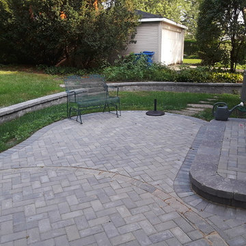 Belgard Paver Patio with Retaining Wall in Clarendon Hills, IL