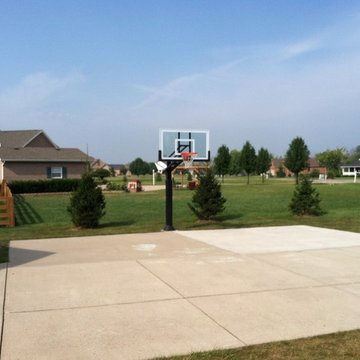 Chris T's Pro Dunk Gold Basketball System on a 32x32 in Franklin, OH