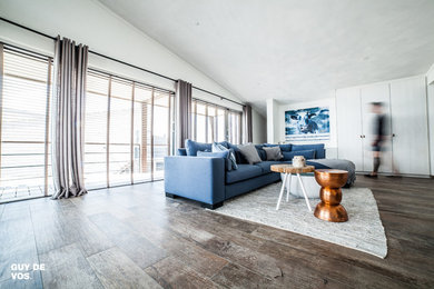Example of a trendy living room design in Amsterdam