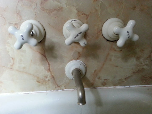 Dripping Bathtub Faucet In 1920s Home, Old Style Bathtub Faucets