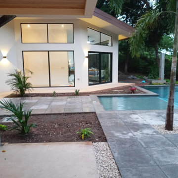 Ranchos Villa Real custom infinity pool