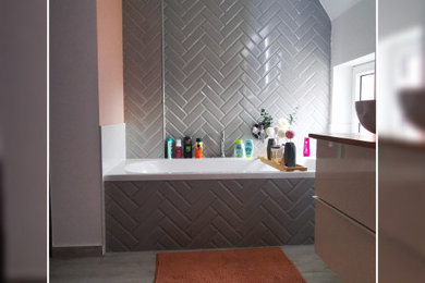 Mittelgroßes Modernes Badezimmer mit grauem Boden in Sonstige