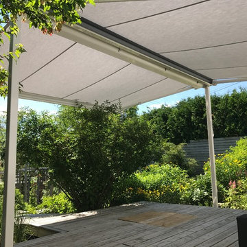 Free standing, dual-retracting awning