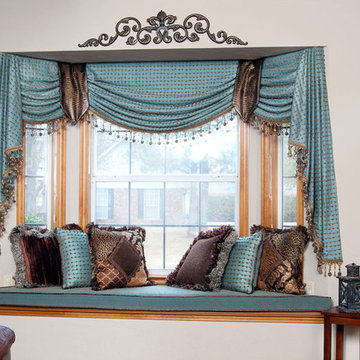 Casual and Elegant Bay Window seat in Blue and Brown