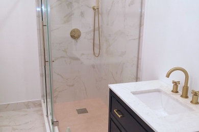Bathroom - bathroom idea in Toronto
