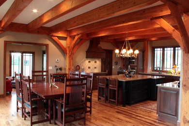 Example of a classic kitchen design in Kansas City