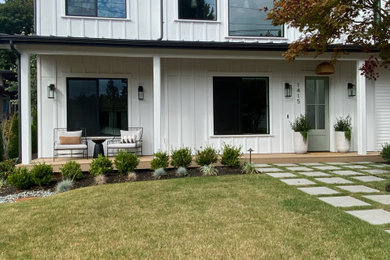 Beach style exterior home photo in Los Angeles