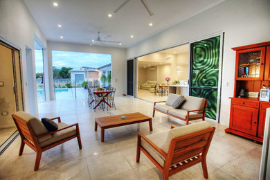 Contemporary patio in Townsville.