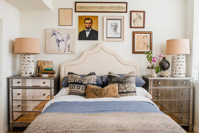 Bedroom - transitional bedroom idea in Los Angeles
