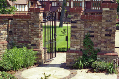 Photo of a large traditional landscaping in Kansas City.