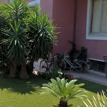 Giardino condominiale in erba sintetica