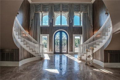 Example of a classic entryway design in Nashville