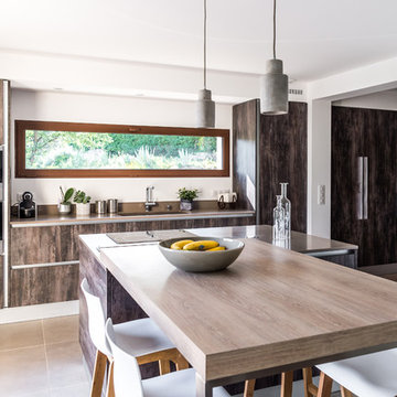 Cuisine lumineuse dans une villa paisible