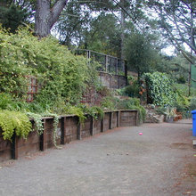 RETAINER WALL