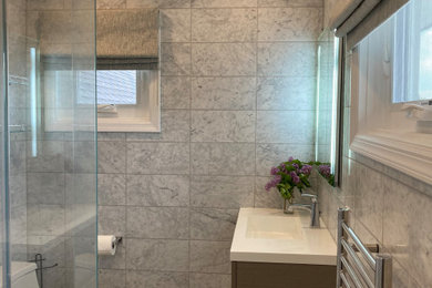 Example of a trendy bathroom design in New York