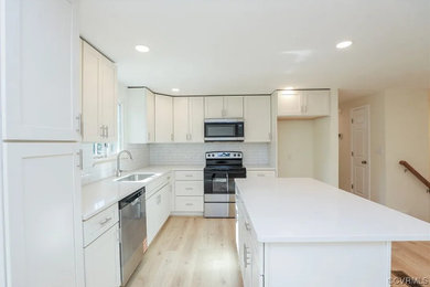Kitchen - kitchen idea in Richmond