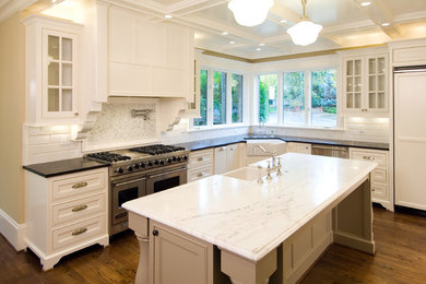 Kitchen - transitional kitchen idea in Portland