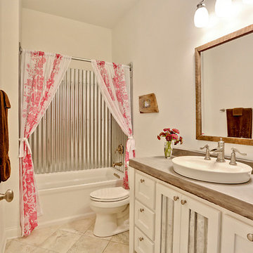 Maplewood Estates Guest Bathroom