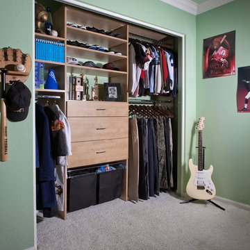 Reach in Closet 407-324-6991