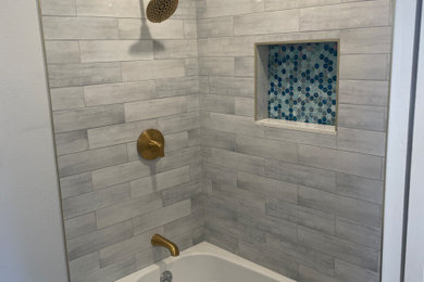 Example of an arts and crafts bathroom design in San Francisco