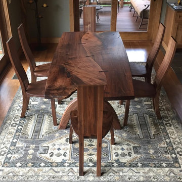 Towne Mountain dining set