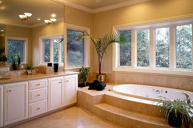 Example of a classic bathroom design in San Francisco