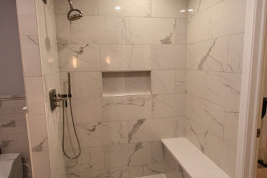 ブリッジポートにあるトラディショナルスタイルのおしゃれな浴室の写真