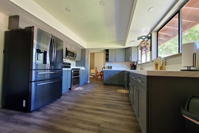 Inspiration for a kitchen remodel in Las Vegas