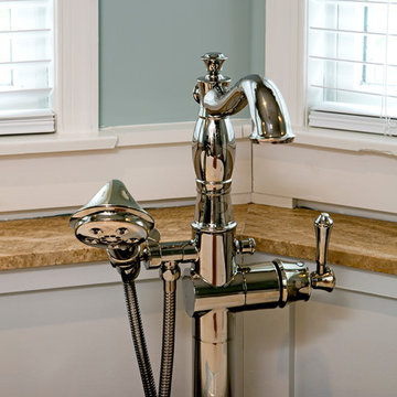 Cozy Traditional Master Bathroom