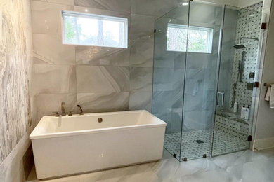 Bathroom - modern bathroom idea in Houston