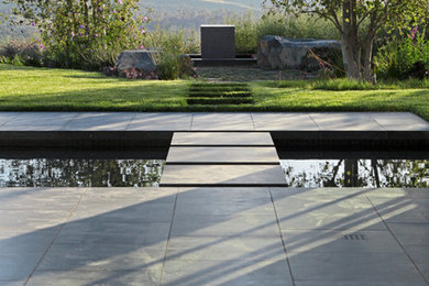 Inspiration for a modern landscaping in Orange County.