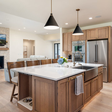 Extraordinary Quarter Sawn Kitchen With a Modern Twist