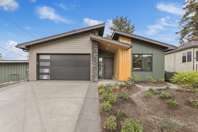 Transitional exterior home photo in Seattle
