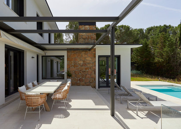 Moderno Patio by 2A Área Arquitectura